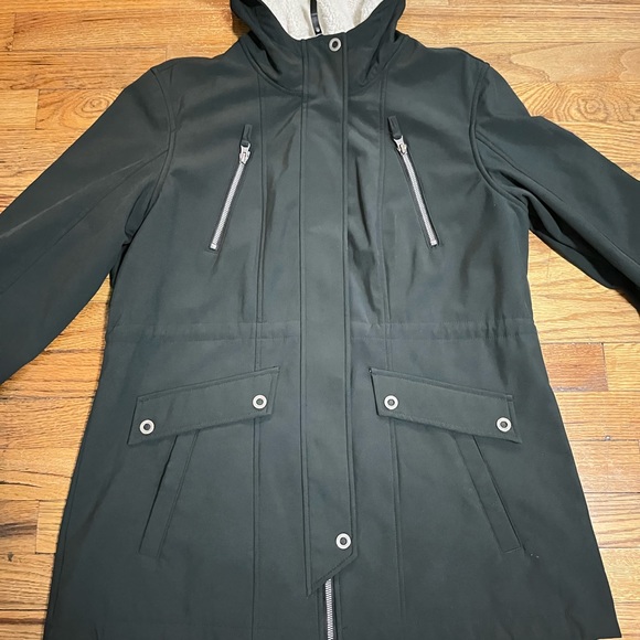 Free Country Softshell Jacket with Sherpa Lined Hood and Soft inner lining. - Picture 10 of 16